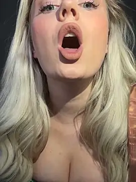 Snapshot of CherryEmmy chatting on March 4, 2025, 5:56 pm CherryEmmy online show from March 4, 2025, 5:56 pm