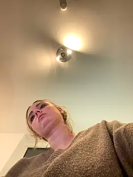 Snapshot of CherryEmmy chatting on November 27, 2025, 6:32 pm CherryEmmy online show from November 27, 2025, 6:32 pm