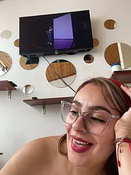 Gabriela-Parker  online show from February 9, 2025, 6:37 pm