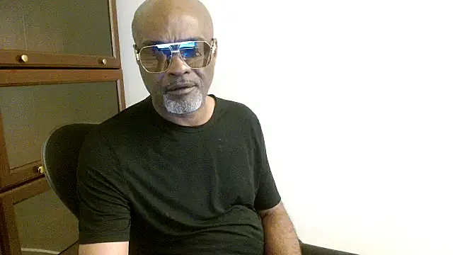 sinnernoir online show from April 18, 2026, 1:42 am