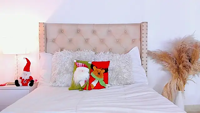 marilynrossy online show from December 17, 2024, 3:06 am