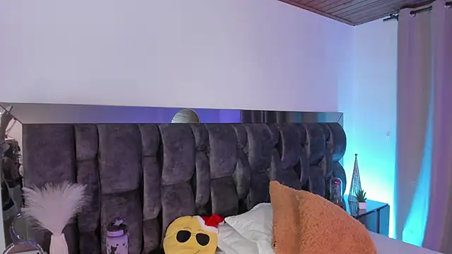 Snapshot of CarolHorny_1 chatting on December 22, 2025, 2:08 am CarolHorny 1 online show from December 22, 2025, 2:08 am