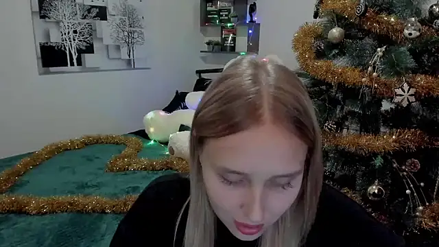 LinaTruly online show from December 16, 2024, 10:24 pm