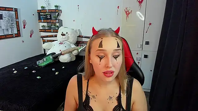 LinaTruly online show from October 20, 2025, 9:59 pm