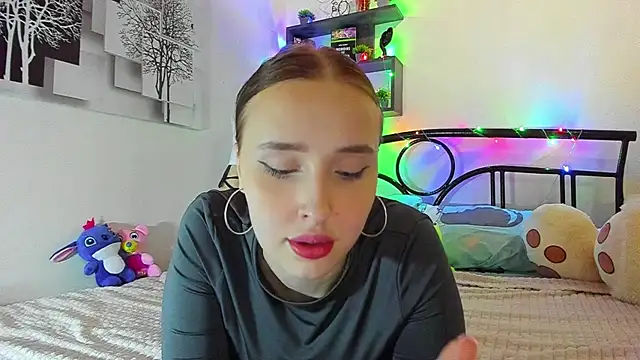 LinaTruly online show from March 13, 2026, 9:54 pm