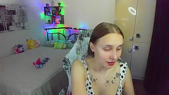 LinaTruly online show from April 22, 2026, 8:54 pm