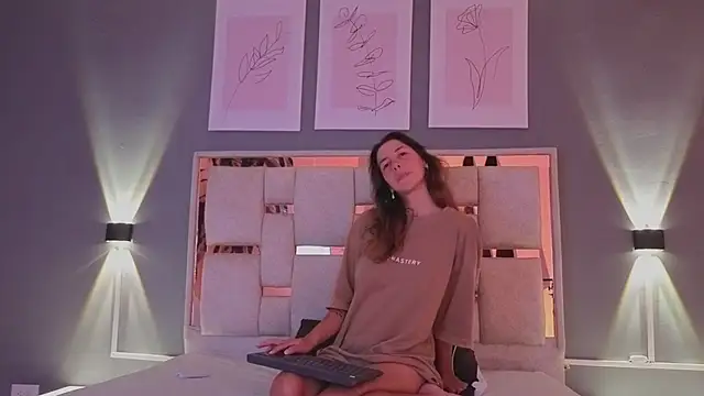 Snapshot of jolie_lov chatting on September 10, 2025, 1:22 pm jolie lov online show from September 10, 2025, 1:22 pm