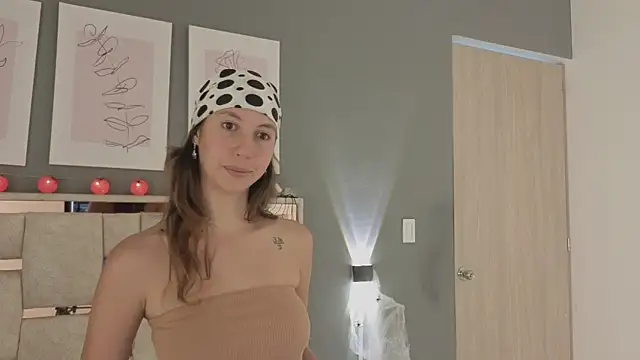 Snapshot of jolie_lov chatting on October 28, 2025, 1:03 pm jolie lov online show from October 28, 2025, 1:03 pm