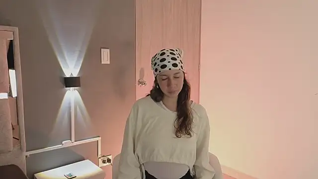 Snapshot of jolie_lov chatting on November 4, 2025, 1:32 pm jolie lov online show from November 4, 2025, 1:32 pm