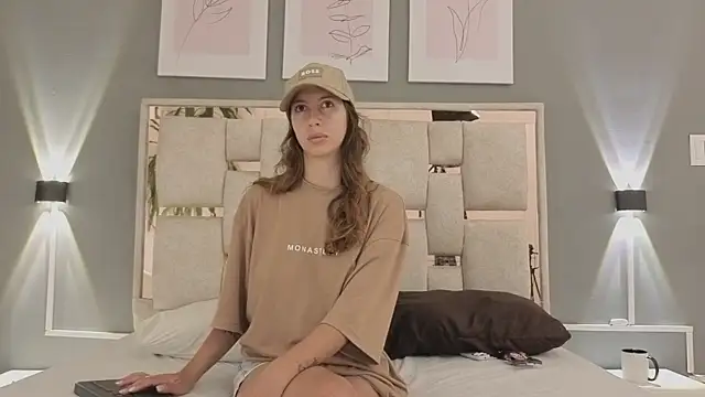 Snapshot of jolie_lov chatting on November 8, 2025, 1:22 pm jolie lov online show from November 8, 2025, 1:22 pm