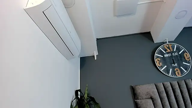 Robin Rief online show from December 5, 2025, 3:48 am