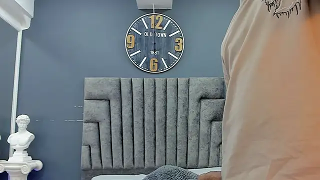 Robin Rief online show from April 18, 2026, 8:20 pm