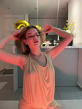 NicoleCut online show from February 11, 2026, 12:04 am