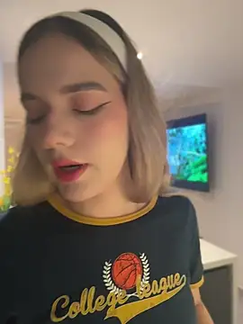 NicoleCut online show from April 9, 2026, 9:58 am