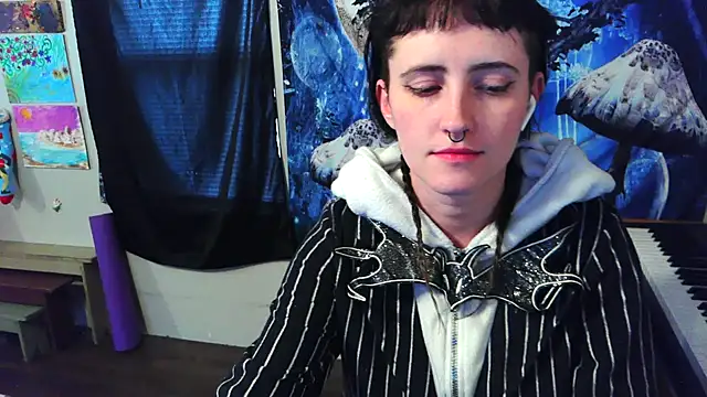  hellostormy  online show from November 24, 2025, 6:18 pm