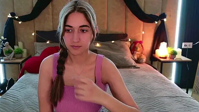 Teresa Stane online show from March 4, 2025, 4:49 am