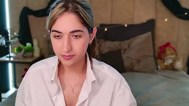 Teresa Stane online show from March 22, 2025, 11:32 am