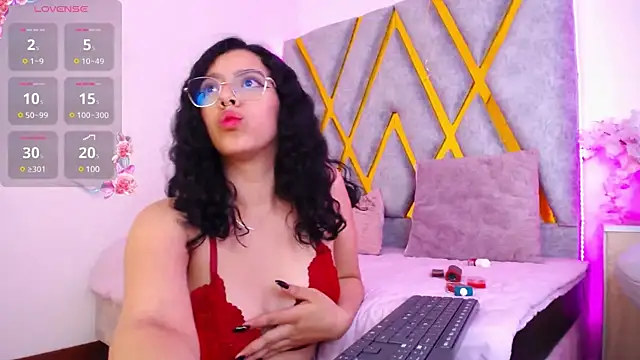 Snapshot of Aurora_Brownn chatting on March 6, 2025, 8:30 am Aurora Brownn online show from March 6, 2025, 8:30 am