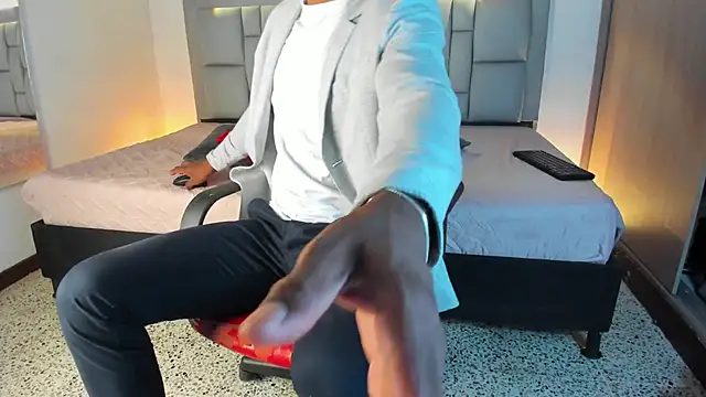 JEFFREY COTTOM online show from February 10, 2025, 7:49 pm