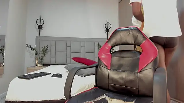 JEFFREY COTTOM online show from November 14, 2025, 11:42 am