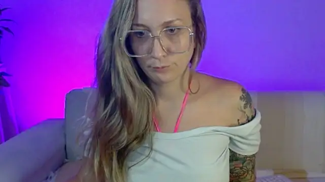 Snapshot of CabledHeredity chatting on February 9, 2025, 2:17 am CabledHeredity online show from February 9, 2025, 2:17 am