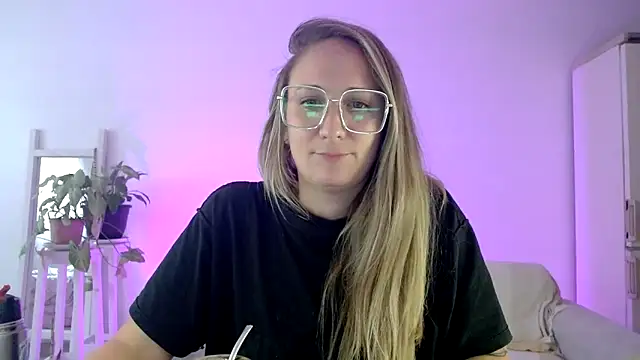 Snapshot of CabledHeredity chatting on February 14, 2025, 9:21 pm CabledHeredity online show from February 14, 2025, 9:21 pm