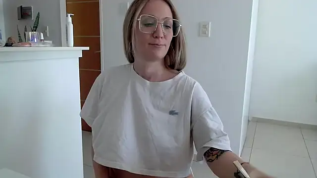 Snapshot of CabledHeredity chatting on November 16, 2025, 6:02 pm CabledHeredity online show from November 16, 2025, 6:02 pm