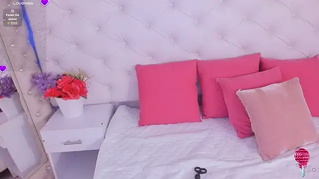 anchela-garcia1 online show from September 13, 2025, 12:16 pm