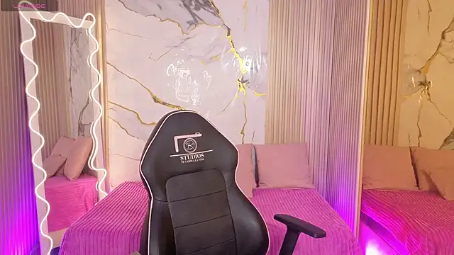 penelope tay1 online show from April 16, 2026, 3:29 am