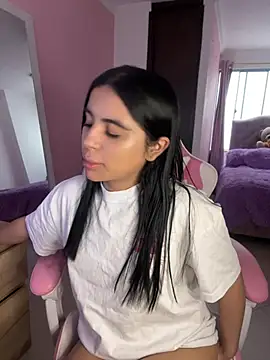 Emily-14 online show from April 26, 2026, 5:43 pm