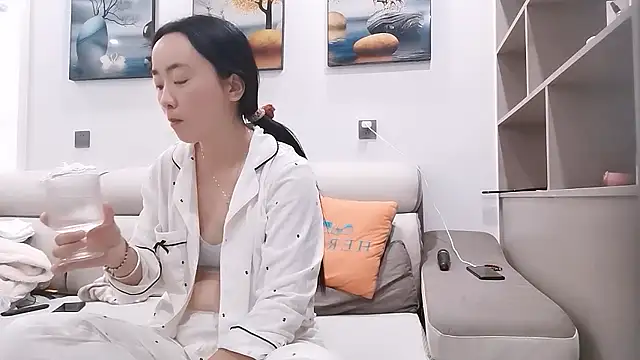 sasa-loves online show from October 20, 2025, 6:47 am