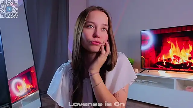 FalineDowlen online show from November 24, 2025, 2:00 am