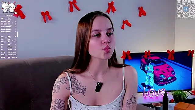 FalineDowlen online show from February 19, 2026, 2:18 am