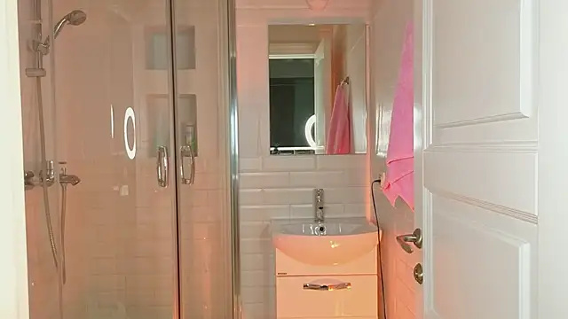 Mia Mia M online show from January 7, 2025, 6:05 am