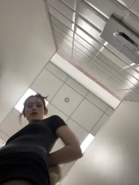 Mia Mia M online show from March 10, 2026, 1:27 pm