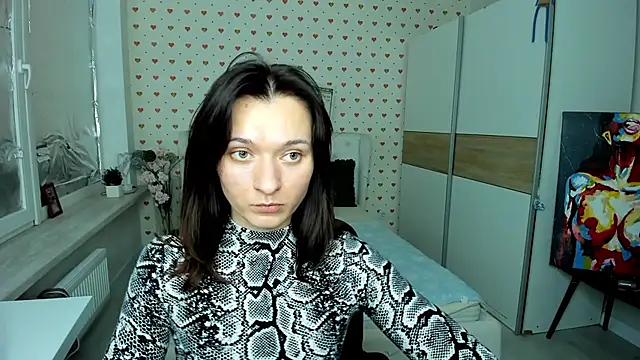 Julia Kuper online show from December 11, 2024, 3:05 pm