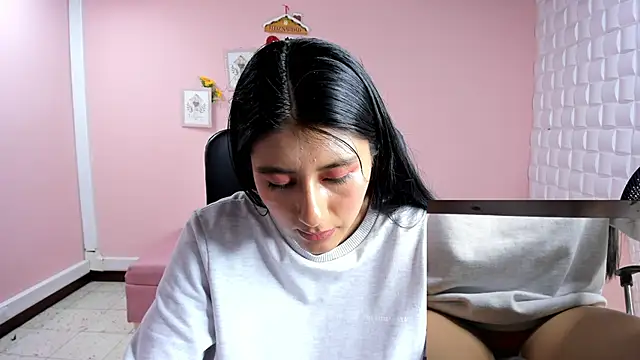 CarlaAlvez online show from January 14, 2025, 6:28 pm