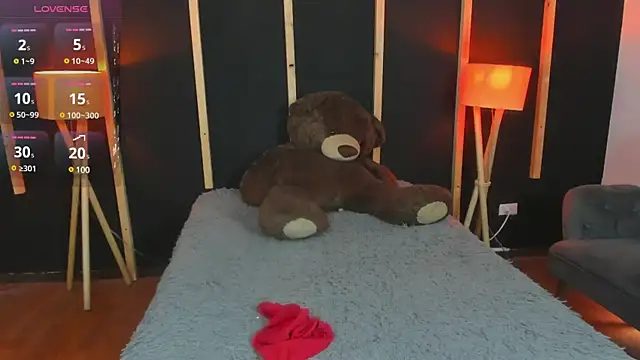 vampy dolll online show from January 7, 2025, 1:03 pm