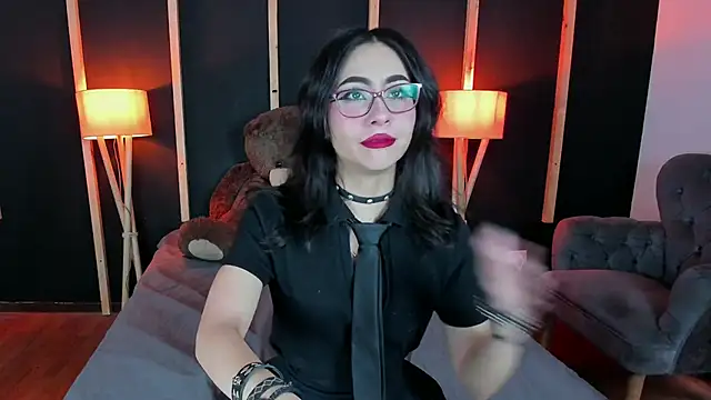 vampy dolll online show from January 17, 2025, 12:52 pm