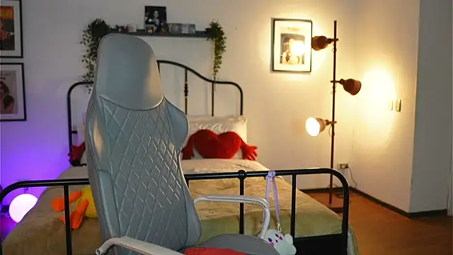 vampy dolll online show from February 11, 2025, 1:31 am