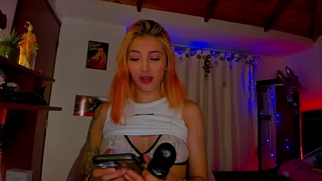 cuteweed420 online show from January 21, 2025, 6:33 am