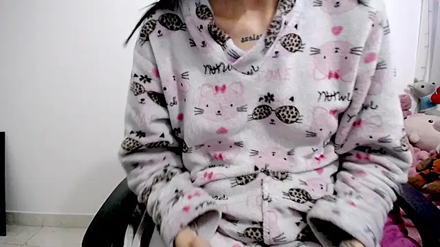 emilialopez online show from April 23, 2026, 9:39 pm