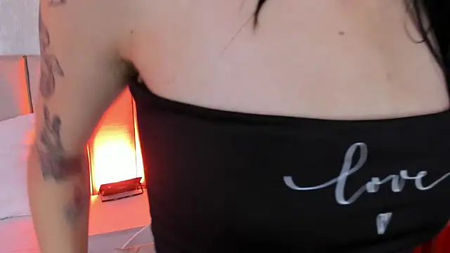 Michell Wallker online show from February 26, 2025, 10:20 pm