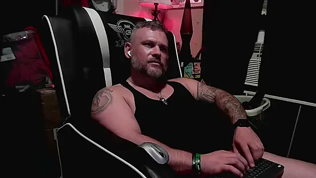 TwoFarty240 online show from September 16, 2025, 5:19 am