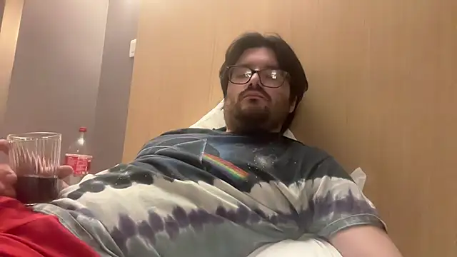 underthesun16 online show from April 19, 2026, 11:51 pm