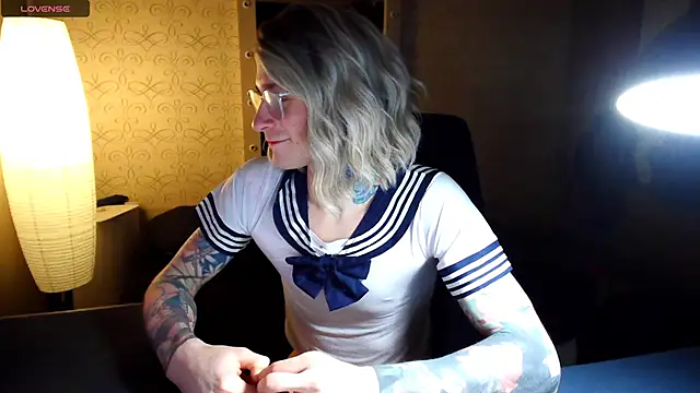 Snapshot of Julia_dolls chatting on December 15, 2025, 6:01 pm Julia dolls online show from December 15, 2025, 6:01 pm