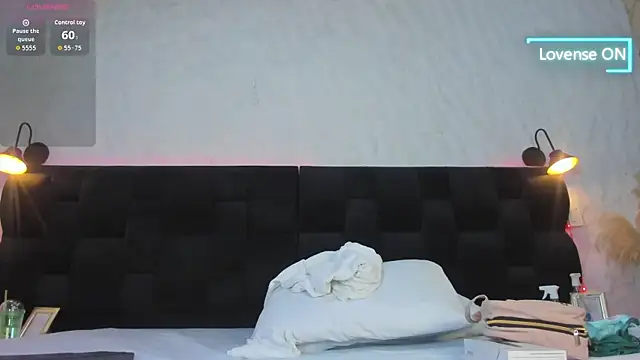 Camila  Gomez online show from December 3, 2025, 12:25 pm