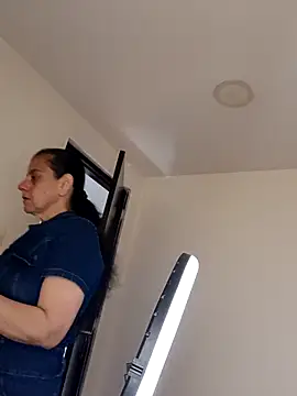 sasi luna online show from December 15, 2025, 1:59 pm