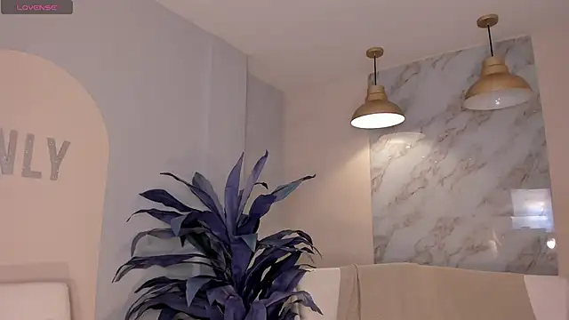 MiaFarrell  online show from March 4, 2025, 7:01 pm