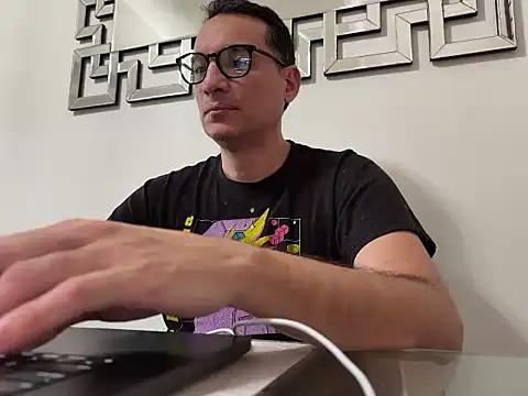 Snapshot of alex_ruiz85 chatting on June 18, 2026, 6:45 pm alex ruiz85 online show from June 18, 2026, 6:45 pm